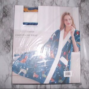 Premier Comfort Cozy Plush Printed Wrap 50" x 70" blue Holiday Dogs New in box